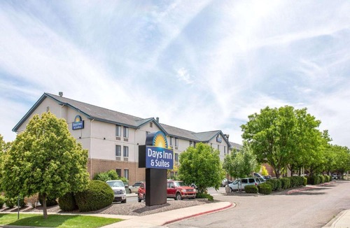 Dupont Hotel | Days Inn & Suites by Wyndham Denver International Airport