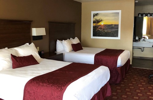 Logan Hotel | Days Inn & Suites by Wyndham Logan