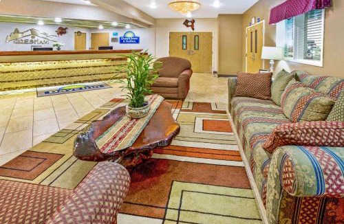 Gresham Hotel | Days Inn & Suites by Wyndham Gresham