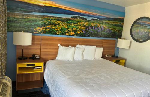 Needles Hotel | Days Inn & Suites by Wyndham Needles
