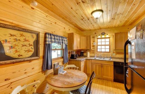 Deadwood House | Deadwood 'Wolf Cabin' w/Fire Pit & Grill
