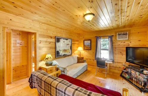Deadwood House | Deadwood 'Wolf Cabin' w/Fire Pit & Grill