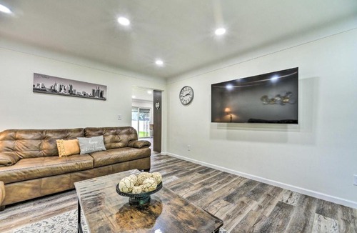 Dearborn Heights House | Dearborn Heights Home ~ 16 Mi to Downtown Detroit!