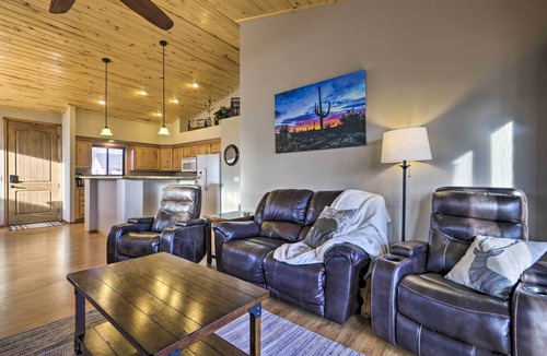 Show Low House | Deck, BBQ & Golf Course Views: Show Low Home