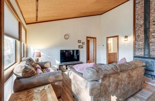Arnold House | Deck & Gas Grill: Secluded Arnold Cabin Rental!