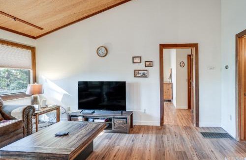 Arnold House | Deck & Gas Grill: Secluded Arnold Cabin Rental!