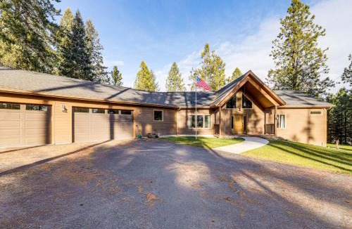 Lakeside House | Deck + Views: Scenic Group Getaway in Lakeside!