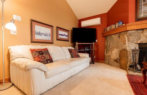 Deer Valley House | Deer Valley Stonebridge 1093 has an Unbeatable Location, Outdoor Recreation & Updated Kitchen!