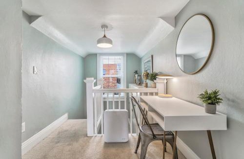 Central Colorado Springs House | Del Norte Deluxe! Downtown King Top Attractions