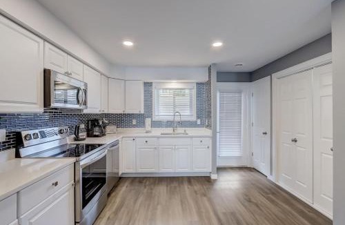 Lake Delton House | Dells Lakefront Luxe Haven