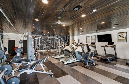 Downtown Salt Lake City Apartment | Deluxe 1BR 1BA Pool, Gym, Htub, Pkg