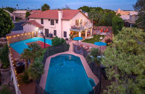 Dobson Woods House | Desert Daze - A Fun-Filled 5BR Retreat - Sleeps 12