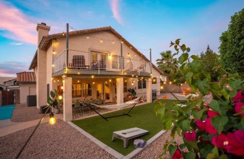 Dobson Woods House | Desert Daze - A Fun-Filled 5BR Retreat - Sleeps 12