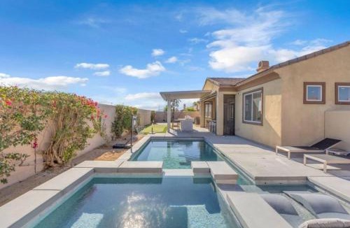 Terra Lago House | Desert Escape (basketball game room mini golf)