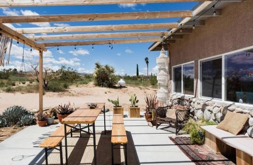 Yucca Valley House | Desert Home Private Oasis Outdoor Space & Hot Tub