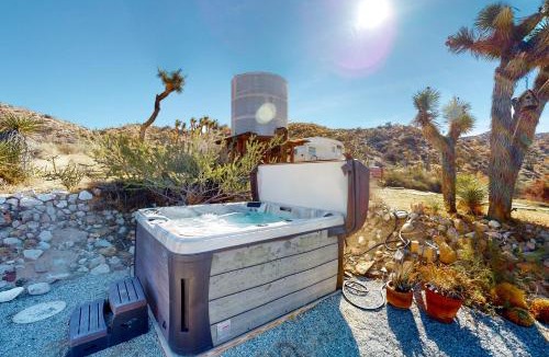 Yucca Valley House | Desert Noir Retreat