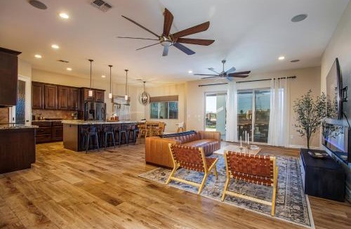 Lake Havasu City House | Desert Oasis a McCulloch Pool Home