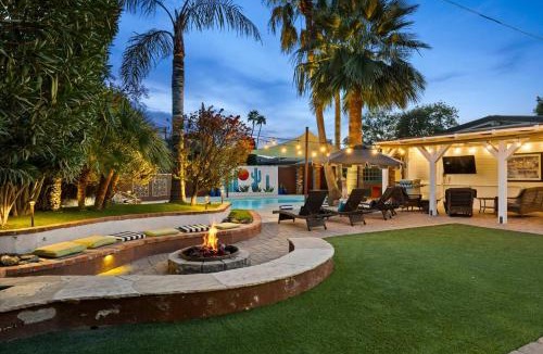 Paradise Plaza House | Desert Oasis - Epic Backyard Pool Bocce Firepit