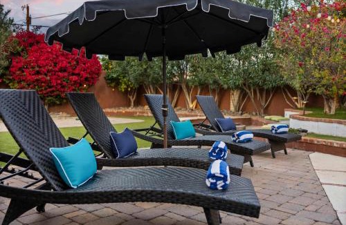 Paradise Plaza House | Desert Oasis - Epic Backyard Pool Bocce Firepit