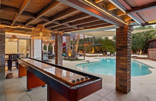 Paradise Plaza House | Desert Oasis - Epic Backyard Pool Bocce Firepit