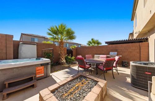 Washington House | Desert Oasis Hot Tub, Fire Pit, Pool,