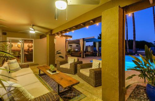 Desert Hills North House | Desert oasis tropical paradise