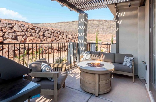 Washington House | Desert Retreat with Fire Pit, Pool, and Hot tub