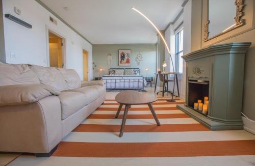Downtown Des Moines Apartment | Designer Downtown Condo Suite - Splendid View