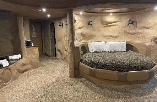 Toledo Hotel | Designer Inn and Suites