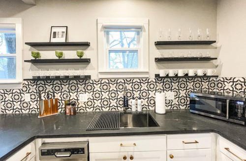 Colorado Springs House | Designer Retreat Central loc walk to brewery cafe