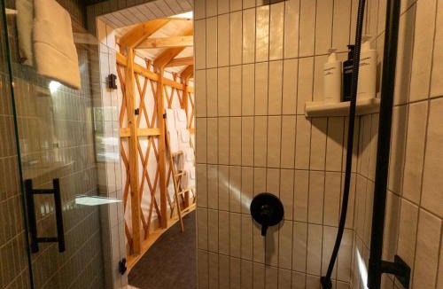 Markleeville Hotel | Desolation Hotel Hope Valley