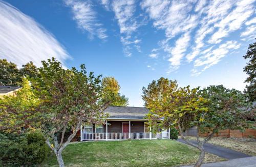 Hood River House | Devon Court