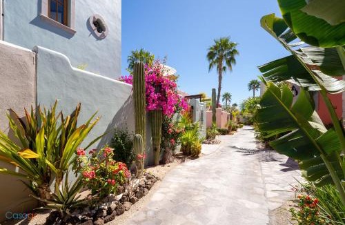 Nopolo House | Discover this charming 2-bedroom home located in Founders area!