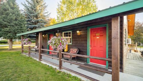 Bonners Ferry Hotel | Dodge Peak Lodge