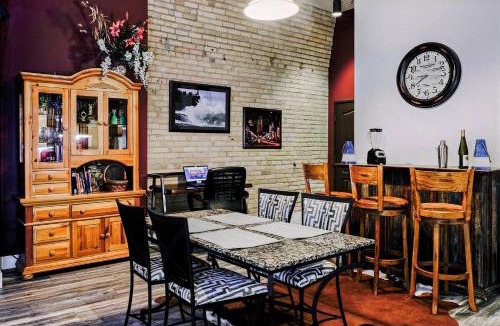 Canal Park House | Dog-Friendly Canal Park Condo Hot Tub Pool