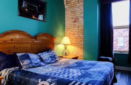 Canal Park House | Dog-Friendly Canal Park Condo Hot Tub Pool