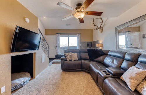 Brian Head Condo | Dog-friendly condo with spacious deck & full kitchen plus ski & mountain views
