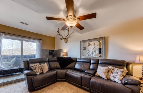Brian Head Condo | Dog-friendly condo with spacious deck & full kitchen plus ski & mountain views