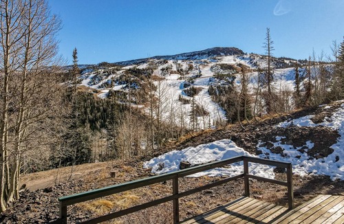 Brian Head Condo | Dog-friendly condo with spacious deck & full kitchen plus ski & mountain views