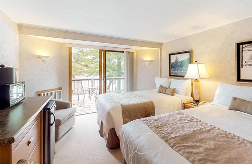 Eagle River Apartment | Dog-friendly, lakefront studio w/ shared dock, sports courts & game room