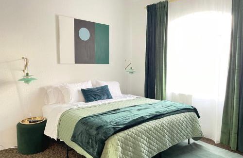 Village House | Dog friendly Mid-Century style condo with poolspa