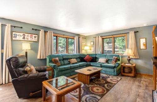 Estes Park House | Dog-friendly, Mountain-View Home with Deck & Grill
