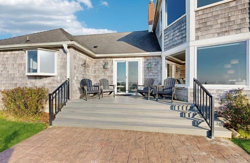 Seaside House | Dog-Friendly Oceanfront Home with Free WiFi Full Kitchen & Outdoor Fireplace