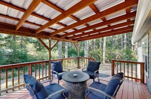 Bandon House | Dog-friendly single-level home with ramp entry access firepit W&D and WIFI