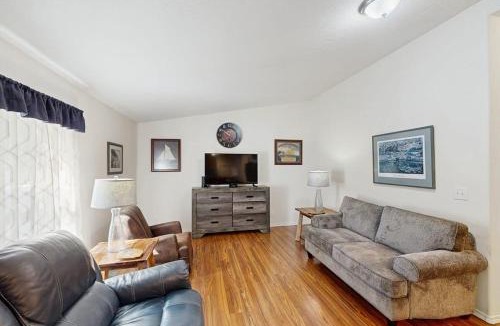Bandon House | Dog-friendly single-level home with ramp entry access firepit W&D and WIFI