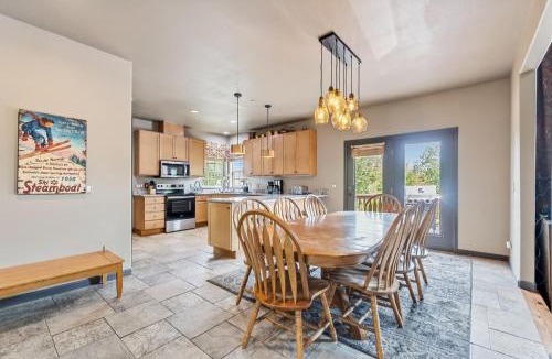 Wildernest House | Dog Friendly Stay Near Trails in Silverthorne
