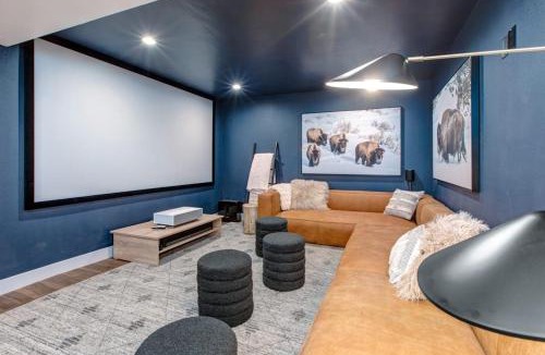 South Snyderville Basin House | Dog-friendly walk to Canyons hot tub fireplace foosball AC