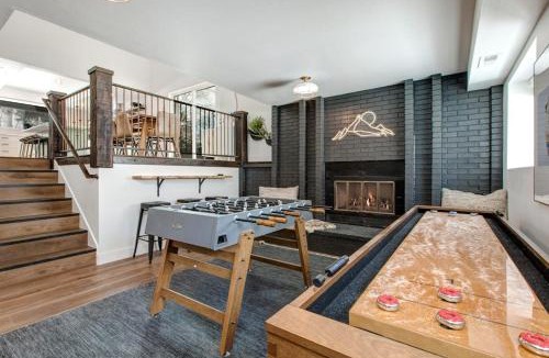 South Snyderville Basin House | Dog-friendly walk to Canyons hot tub fireplace foosball AC
