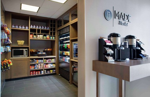 Bedford Park Hotel | DoubleTree by Hilton Chicago Midway Airport