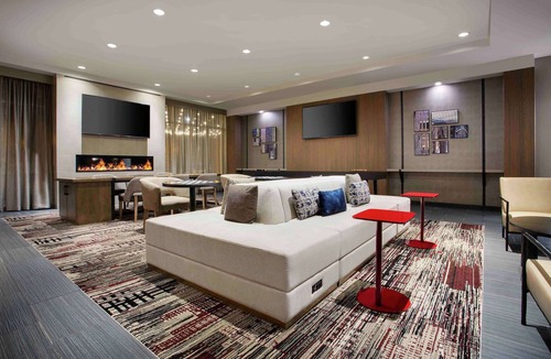 Bedford Park Hotel | DoubleTree by Hilton Chicago Midway Airport